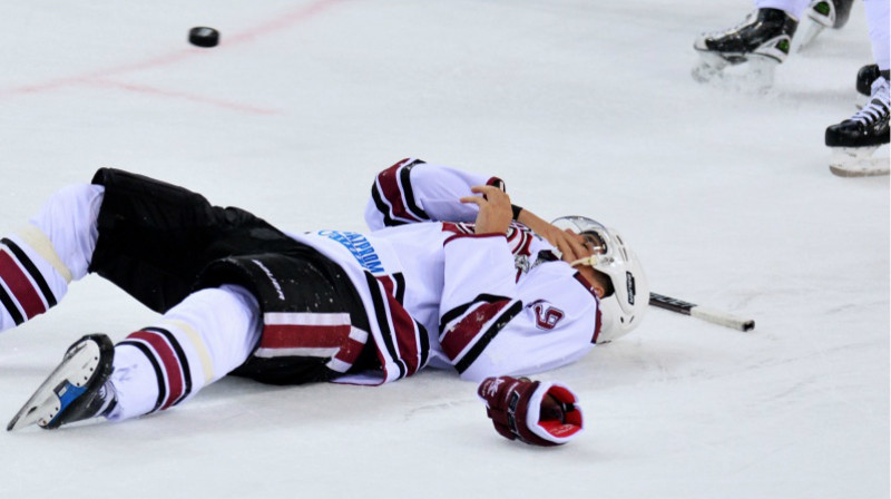 Miķelis Rēdlihs tiek savainots 
Foto: dinamoriga.lv