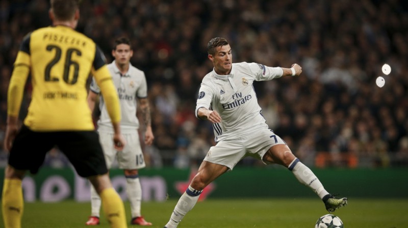 Krištianu Ronaldu pret topošo sāncensi ''Borussia''
Foto: AP/Scanpix