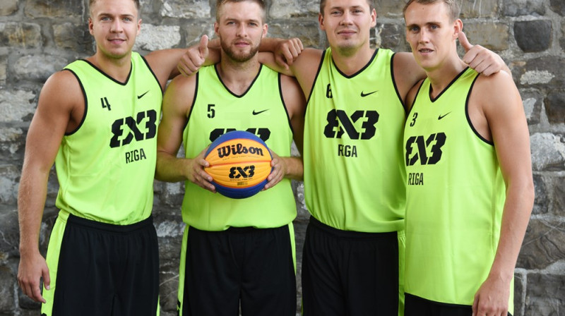 "Rīga Ghetto Basket" Lozannā (no kreisās): Rihards Zēbergs, Jānis Antrops, Agnis Čavars, Nauris Miezis.
FIBA foto