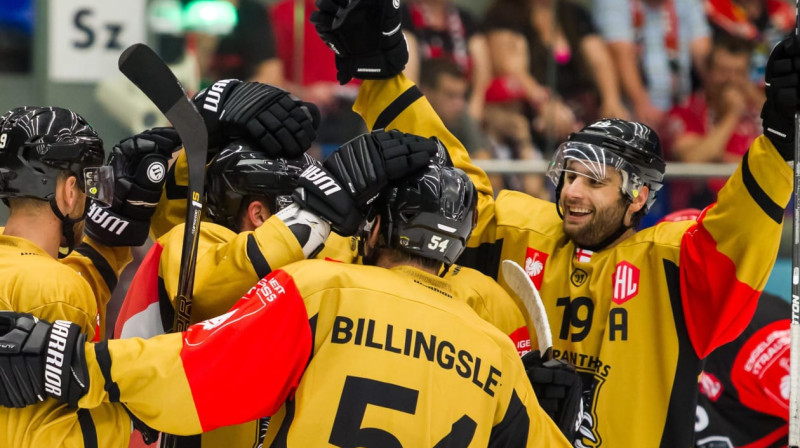 Notingemas "Panthers" hokejistu prieki pēc uzvaras par "Mountfield"
Foto: http://www.championshockeyleague.com