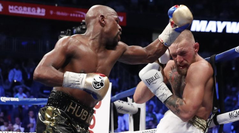 Floids Meivezers nober ar sitieniem Konoru Makgregoru
Foto: Reuters/Scanpix