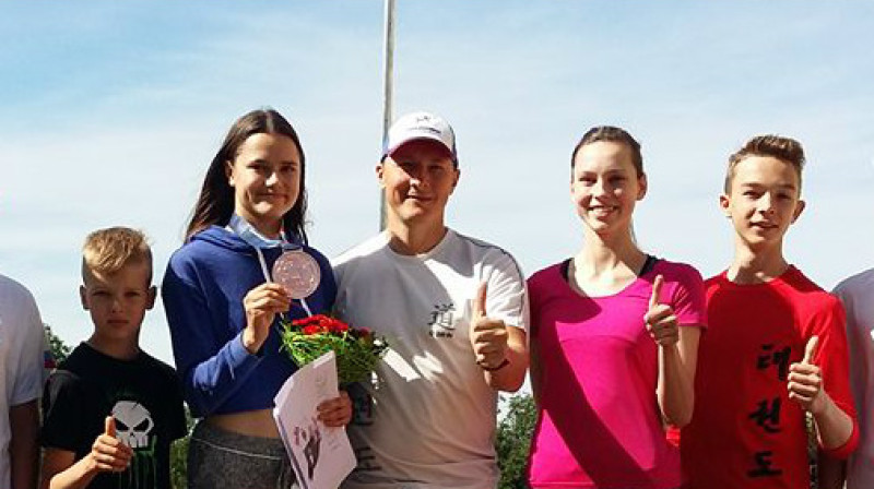 I.Tarvida, treneris Vitālijs Lepins, J.Tarvida
Foto: Taekwondo club Olimpiks/Marupe