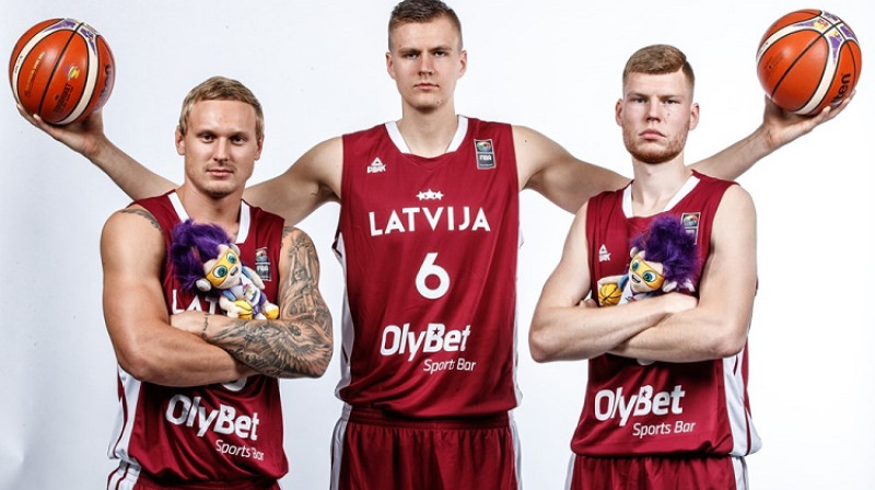 Jānis Timma, Kristaps Porziņģis un Dāvis Bertāns 2017. gada 31. augustā
Foto: FIBA