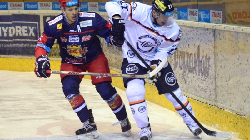 Aizsargs Jānis Andersons (pa kreisi)
Foto: http://sportky.zoznam.sk