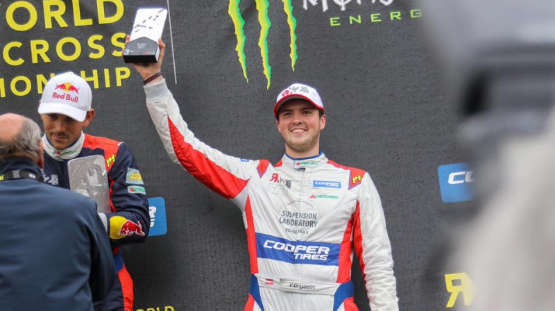 Vasīlijs Grjazins līksmo
Foto: Rihards Baumanis