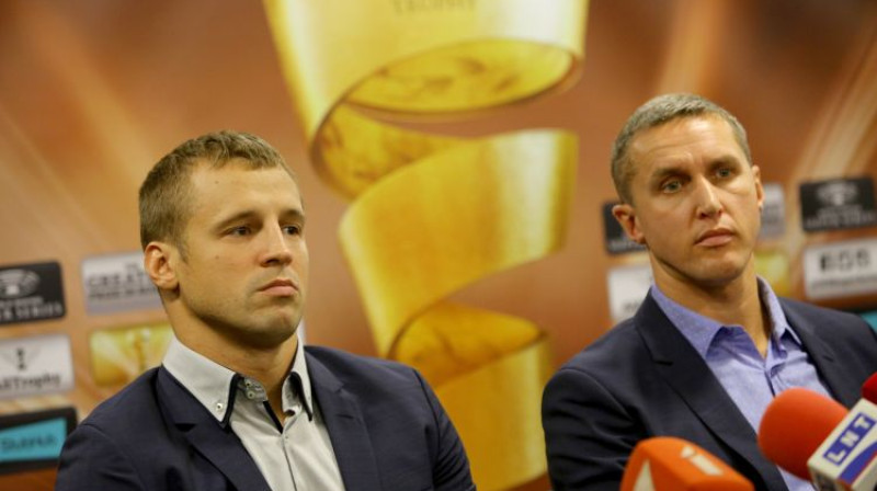 Mairis Briedis un viņa treneris Sandis Kleins
Foto: Kaspars Krafts/F64
