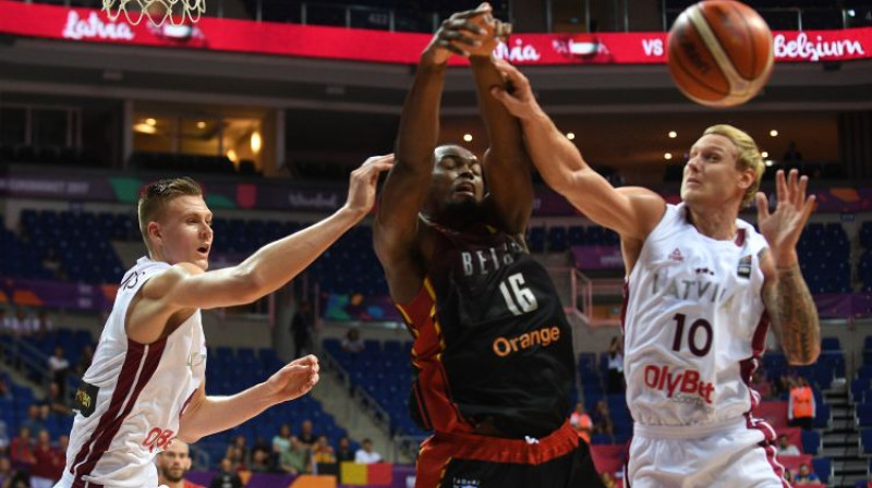 Kristaps Porziņģis un Jānis Timma spēlē pret Beļģiju
Foto: Romāns Kokšarovs/F64