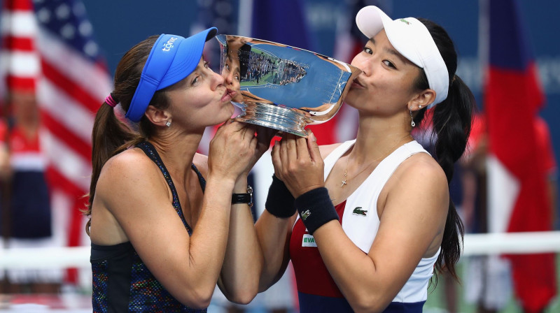 Martina Hingisa un Junjana Čana
Foto: AFP/Scanpix