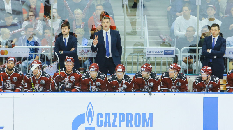 Aleksandrs Ņiživijs, Sandis Ozoliņš, Rodrigo Laviņš un Rīgas "Dinamo"
Foto: Dmitrijs Suļžics/f64