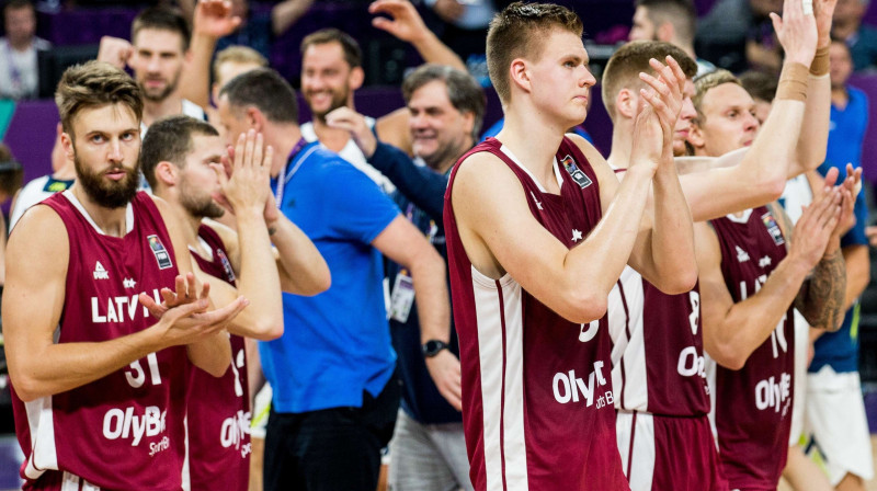 Latvijas basketbola izlase pasakās līdzjutējiem
Foto: Vid Ponikvar/Sportida/SIPA/Scanpix
