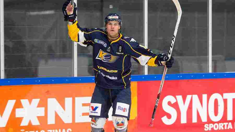 "Kurbads" uzbrucējs Sandis Zolmanis
Foto: www.hkkurbads.lv