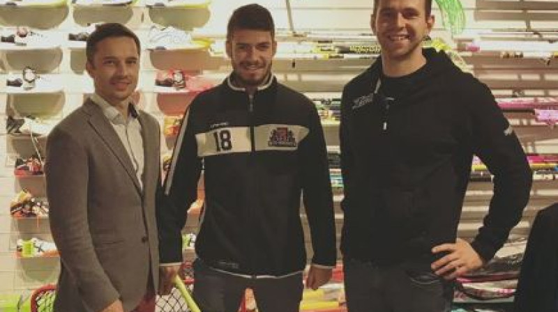 "FBK Riga Rockets" slovāku leģionārs Mojmirs Keselaks ar kluba īpašnieku Jāni Jansonu un treneri Imantu Lastovski
Foto: FBK Riga Rockets