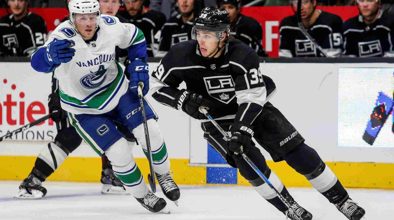 Losandželosas "Kings" hokejists Adrians Kempe (nr. 39) uzbrukumā
Foto: Scanpix