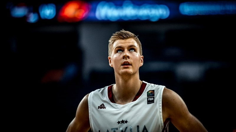 Kristaps Porziņģis spēlē pret Melnkalni
Foto: FIBA