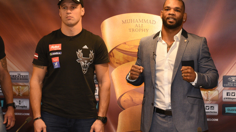 Mairis Briedis un Maiks Peress 
Foto: Romāns Kokšarovs, Sporta Avīze, f64