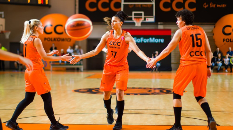 Elīna Dikeulaku, Eliša Klārka un Artemisa Spanū
Foto: FIBA