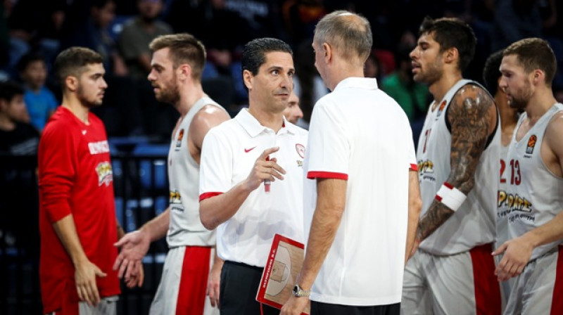 Jānis Strēlnieks un "Olympiacos" basketbolisti "Abdi Ipekci" zālē
Foto: Olympiacos