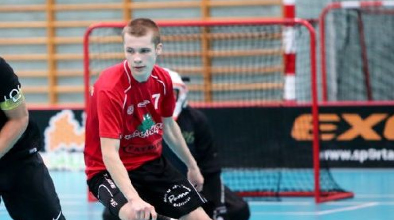 Niks Blumfelds Stalbē guva vārtus un izdarīja rezultatīvu piespēli
Foto: Ritvars Raits, Floorball.lv