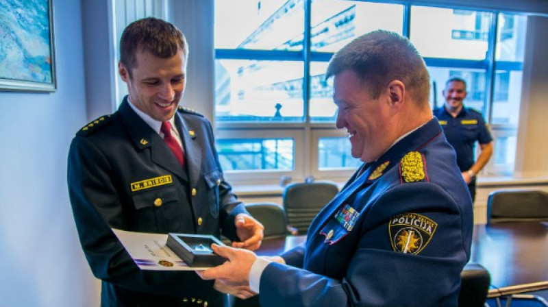 Mairis Briedis un policijas priekšnieks Ints Ķuzis
Foto: Valsts policija