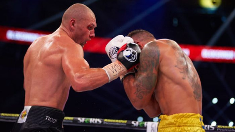 Kšištofs Glovackis (pa kreisi)
Foto: Ringpolska.pl