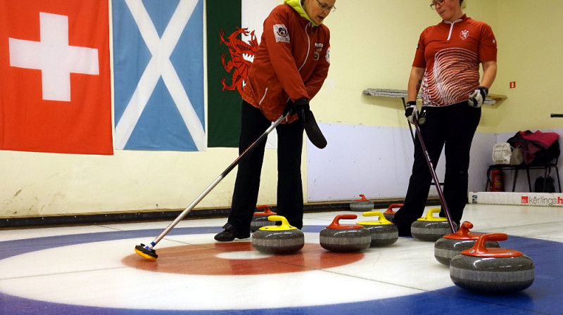 Latvijas sieviešu kērlinga izlase
(Iveta Staša-Šaršūne, Santa Blumberga)