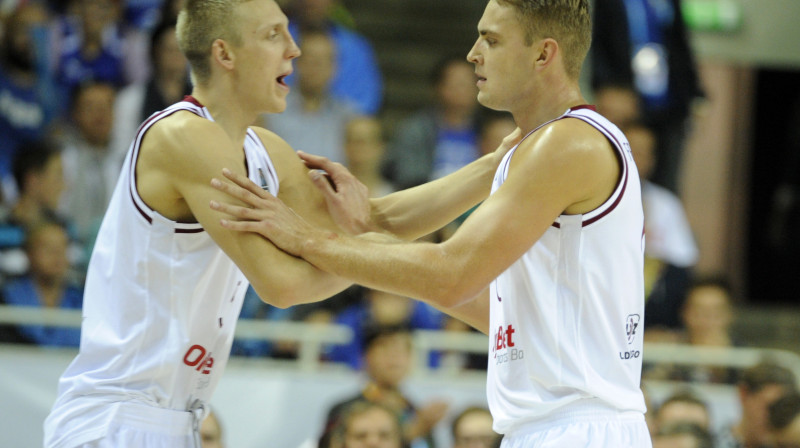 Mareks Mejeris un Rolands Freimanis 
Foto: Romāns Kokšarovs, Sporta Avīze, f64