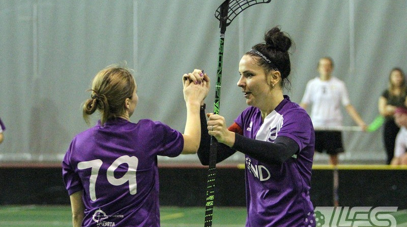 Spēles rezultatīvākā - Gunita Kārkliņa (no labās)
Foto: Renārs Buivids, floorball.lv