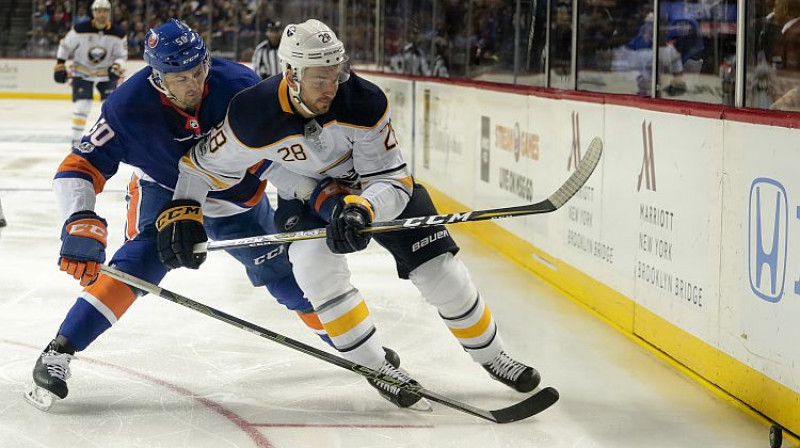 Adams Pelečs un Zemgus Girgensons
Foto: Julie Jacobson/AP/Scanpix