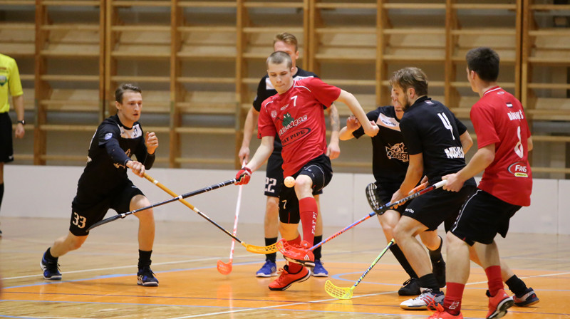 Moments no spēles starp "Ogres Vilkiem" un "Lielvārdi/Fat Pipe"
Foto: Ritvars Raits, floorball.lv