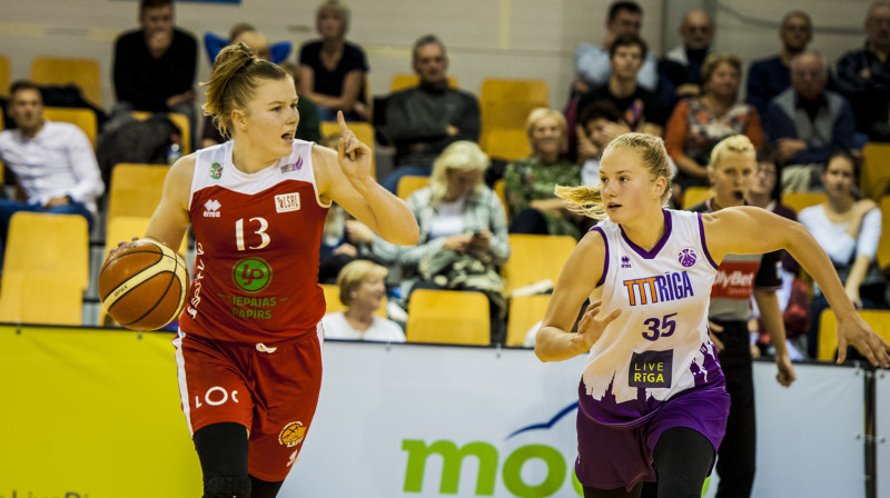 Sabīne Lipe un Kate Krēsliņa
Foto: Renārs Koris