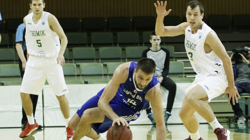 Južnijas "Khimik" (Ukraina) pret Stambulas "Büyükşehir Belediyespor" (Turcija): FIBA Eiropas kausa pamatturnīrā iekļuva abas komandas.
Foto: FIBA