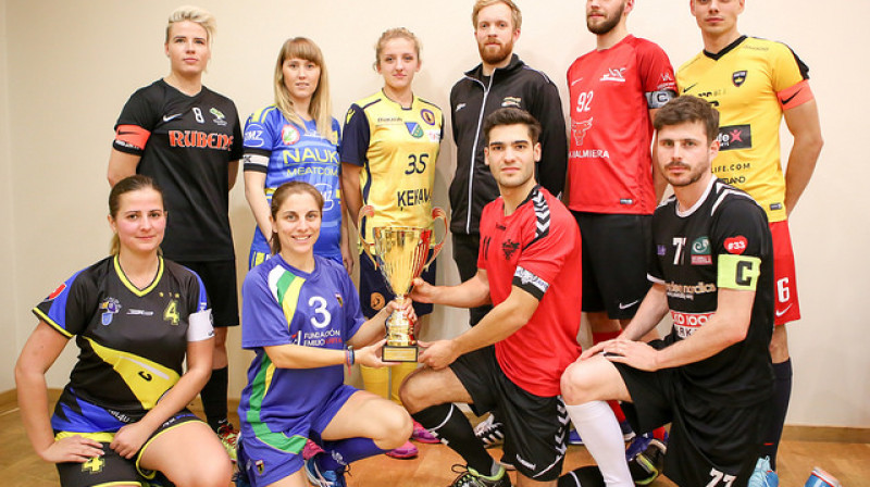 Valmierā spēlējošo komandu kapteiņu kopbilde
Foto: IFF Floorball