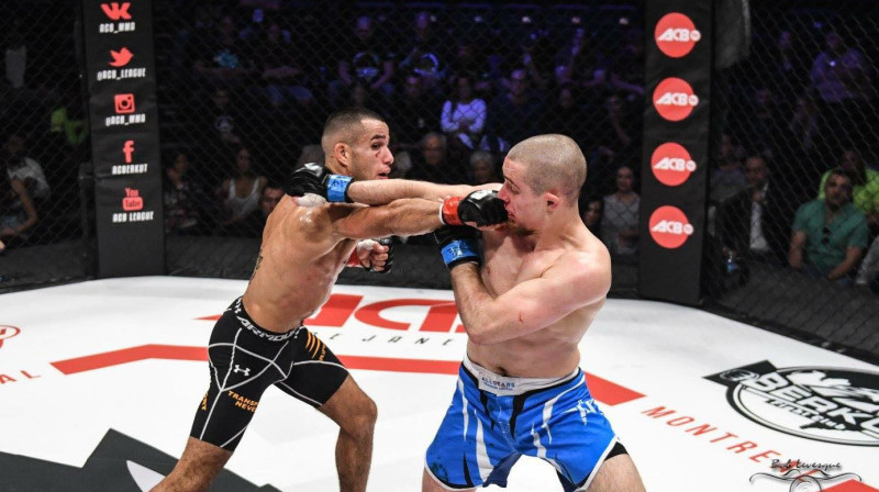 Edgars Skrīvers (no labās) cīņā ar Ksavjē Alaoi
Foto: acbmma.com