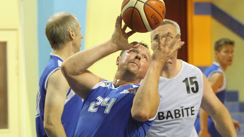 "Double-double" autors Aleksandrs Čerņa cīņā par bumbu "Rīgas" - SK "Babīte/Babītes būve" spēlē
Foto: Renārs Buivids (RB32)