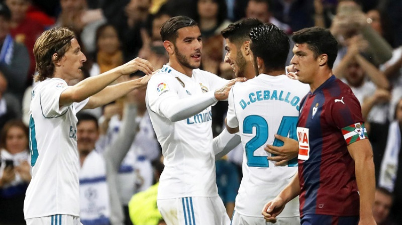 Marko Asensio saņem apsveikumus
Foto: EPA/Scanpix