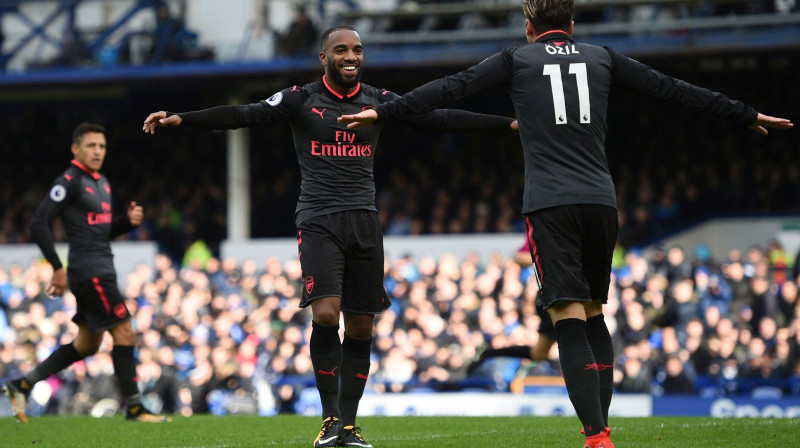 Aleksis Sančess, Aleksandrs Lakazets un Mesuts Ezils katrs guva vienus vārtus
Foto: Oli Scarff/AFP/Scanpix