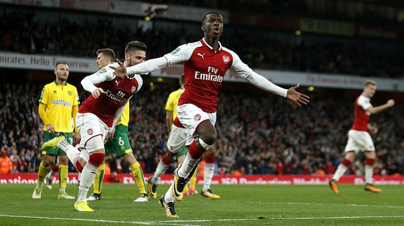 Edvards Nketija (priekšplānā) aizvadīja savu otro profesionālo spēli karjerā un ar skaļu blīkšķi debitēja EFL kausā
Foto: Paul Harding/PA Wire/Scanpix