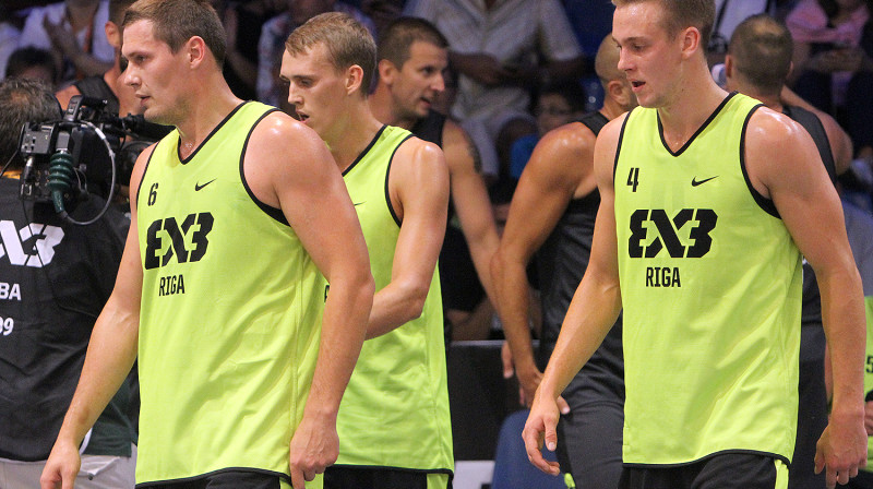 Eiropas kausa ieguvējiem (no kreisās) - Agnim Čavaram, Naurim Miezim, Kārlim Paulam Lasmanim - Pekinā pievienosies Jānis Antrops
Foto: Renārs Buivids