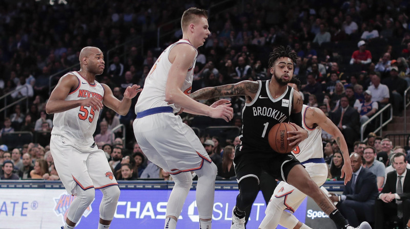 Kristaps Porziņģis pret D'Andželo Raselu
Foto: AP/Scanpix