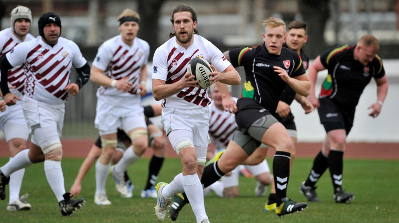 Spēle pret Lietuvu bija pēdējā izlases rindās tās kapteinim Viktoram Silvonikam.
Foto: Romāns Kokšarovs/f64