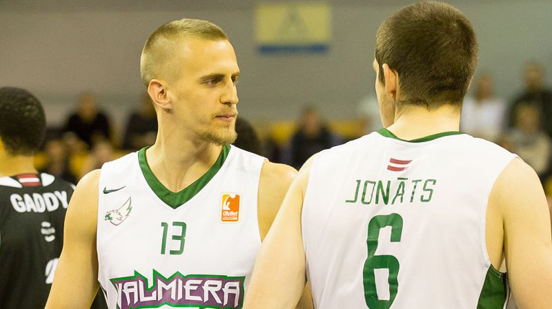 Pēdējās divās sezonas Haralds Kārlis un Ervīns Jonāts pārstāvēja "Valmieras" krāsas, bet šodien jau būs viesu statusā
Foto: Edgars Vaivads