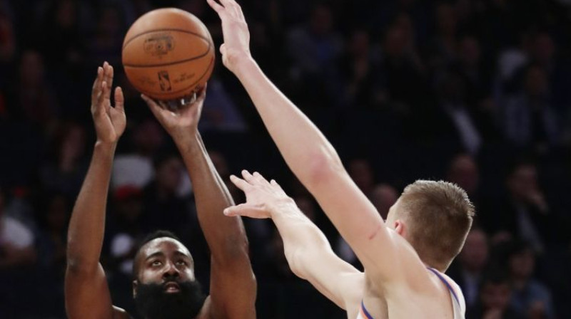 Džeimss Hārdens un Kristaps Porziņģis
Foto: AP/Scanpix