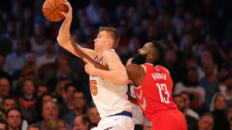 Kristaps Porziņģis un Džeimss Hārdens 
Foto: USA Today Sports / Scanpix