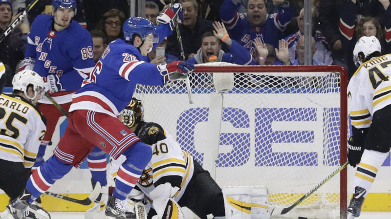 Ņujorkas "Rangers" uzbrukumā
Foto: AP/Scanpix