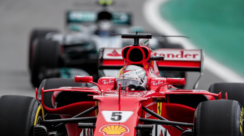 Sebastians Fetels un Valteri Botass
Foto: EPA/Scanpix