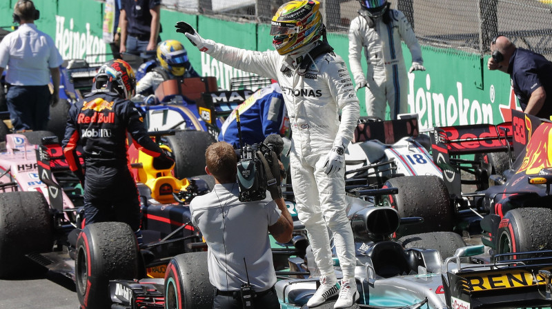 Lūiss Hamiltons pēc finiša
Foto: EPA/Scanpix