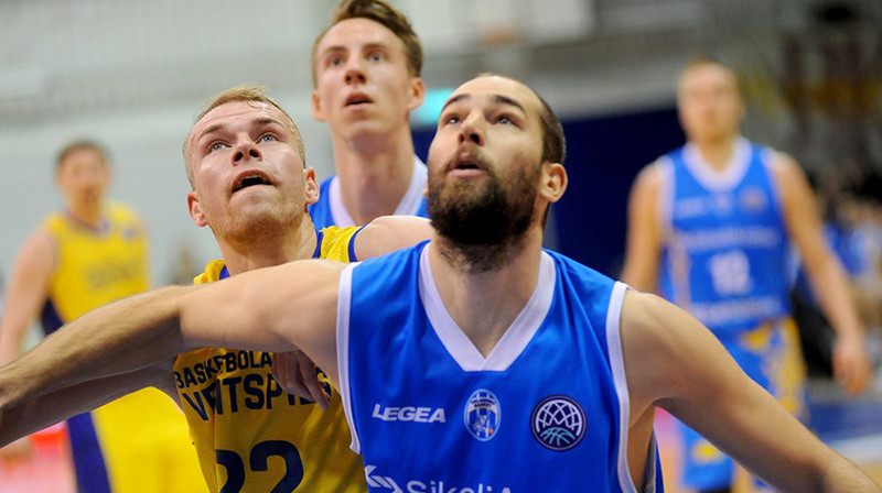 Māris Gulbis cīņā ar Mario Delašu
Foto: Čempionu līga