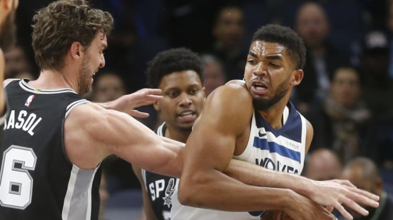 Pau Gazols un Kārls Entonijs Taunss
Foto: AFP/Scanpix