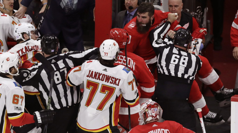 Lūks Vitkovskis jandāliņa epicentrā
Foto: AP/Scanpix