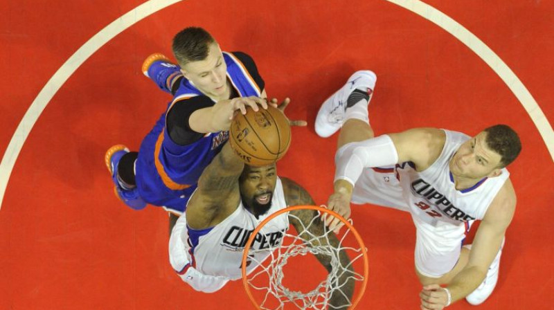 Kristaps Porziņģis pret Deandrē Džordanu un Bleiku Grifinu
Foto: USA Today Sports/Scanpix